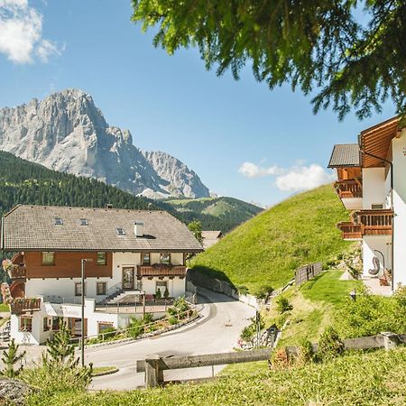 Hotel Daniel Apartments Selva di Val Gardena Luaran gambar