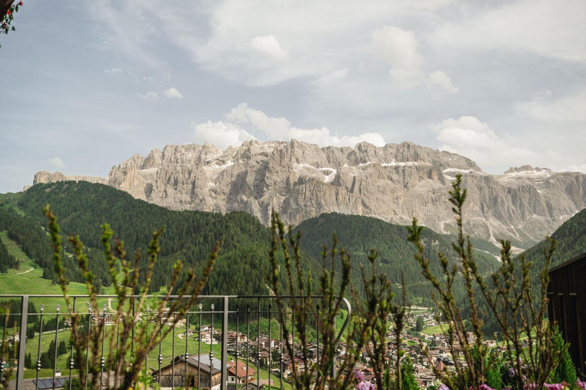 Hotel Daniel Apartments Selva di Val Gardena Luaran gambar